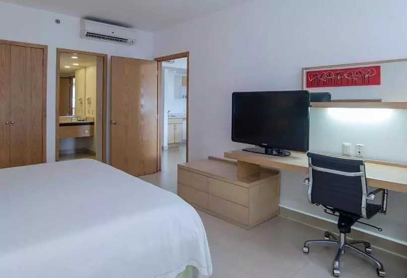 سوییت اجرایی, Holiday Inn Express Manzanillo, An Ihg