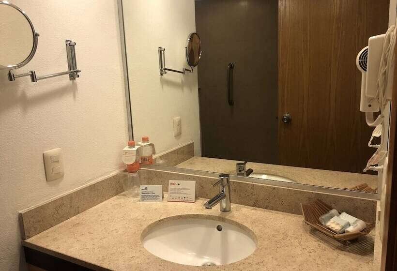 غرفه قياسيه سريرين مزدوجين, Holiday Inn Express Manzanillo, An Ihg