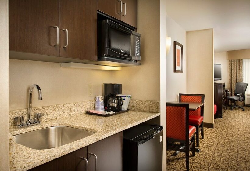 Люкс, Holiday Inn Express & Suites Alexandria   Fort Belvoir, An Ihg