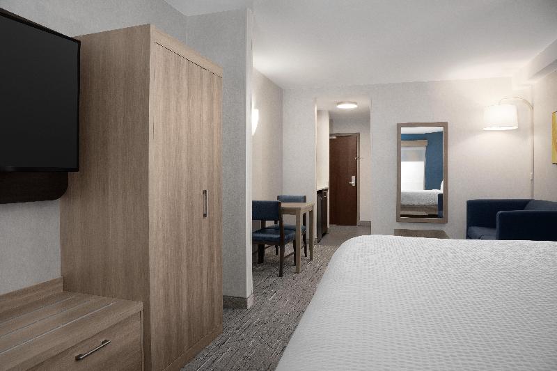 Люкс Кровать Кинг, Holiday Inn Express & Suites Alexandria   Fort Belvoir, An Ihg