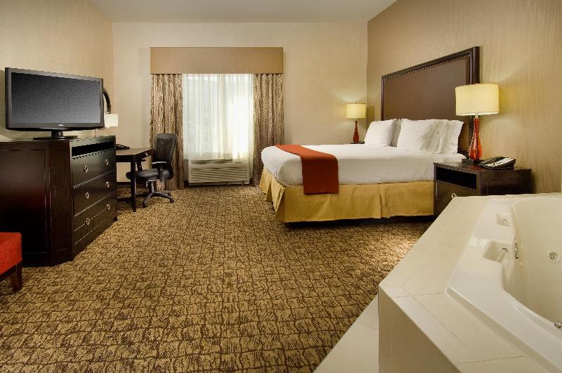 스위트 킹사이즈 침대, Holiday Inn Express & Suites Alexandria   Fort Belvoir, An Ihg