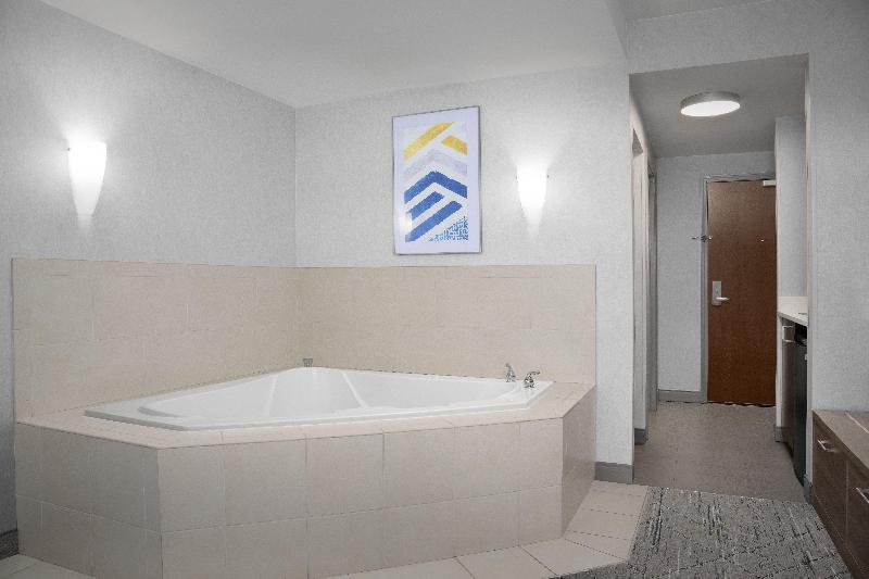 Люкс Адаптированный для Инвалидов, Holiday Inn Express & Suites Alexandria   Fort Belvoir, An Ihg