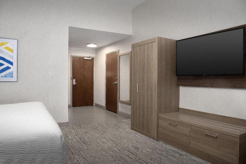 Номер Стандарт Кровать Кинг Адаптированный для Инвалидов, Holiday Inn Express & Suites Alexandria   Fort Belvoir, An Ihg