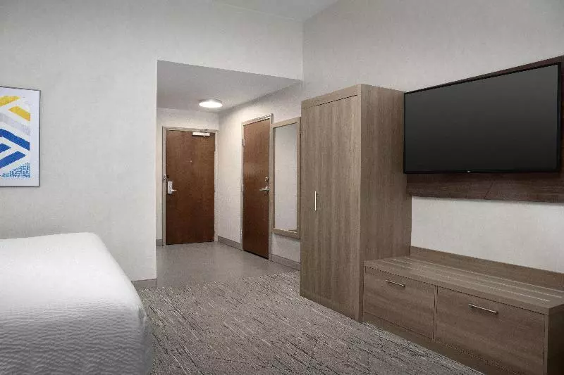 身障者適用キングサイズベッドルーム, Holiday Inn Express & Suites Alexandria   Fort Belvoir, An Ihg