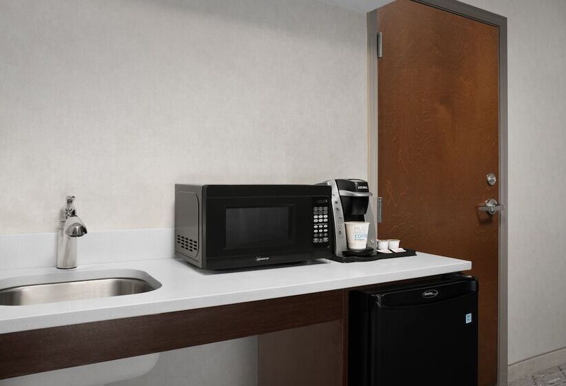 장애인을 위한 스위트, Holiday Inn Express & Suites Alexandria   Fort Belvoir, An Ihg