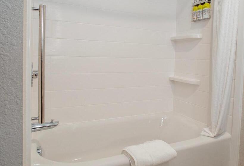 חדר סטנדרט, Holiday Inn Express & Suites   Oklahoma City Airport, An Ihg