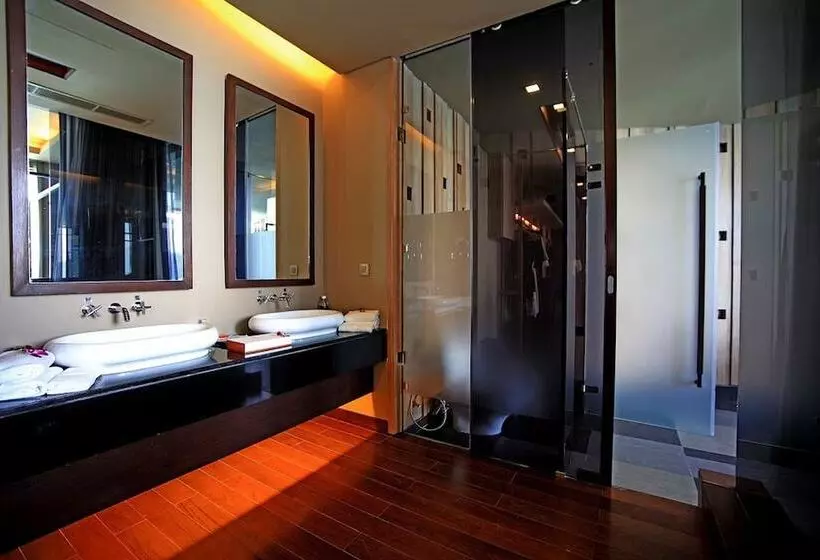 Sviitti Uima-allas, Impiana Private Villas Kata Noi