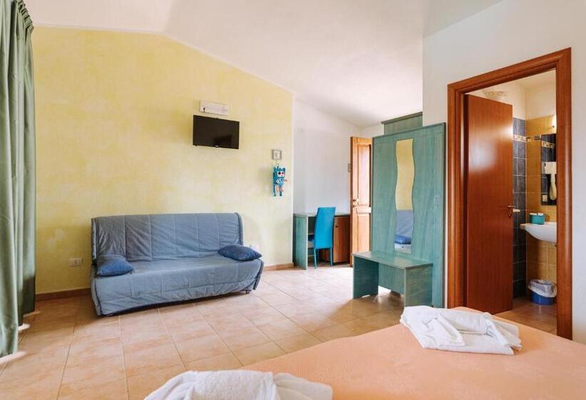 اتاق کلاسیک چهارنفره, Mimose Beach Village