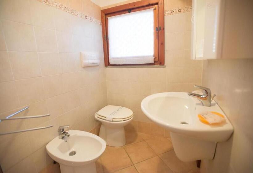 スタンダードスタジオ, Mimose Beach Village