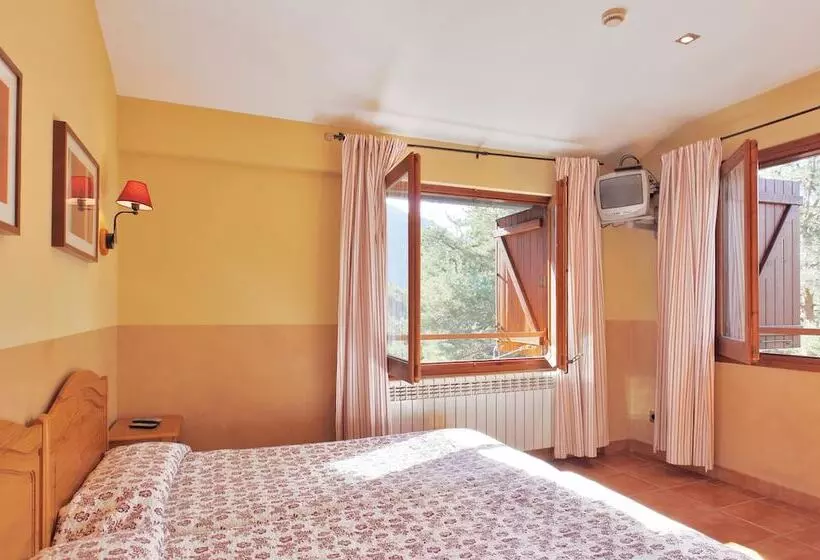 اتاق استاندارد چهار تخته, Restaurant Camp Del Serrat