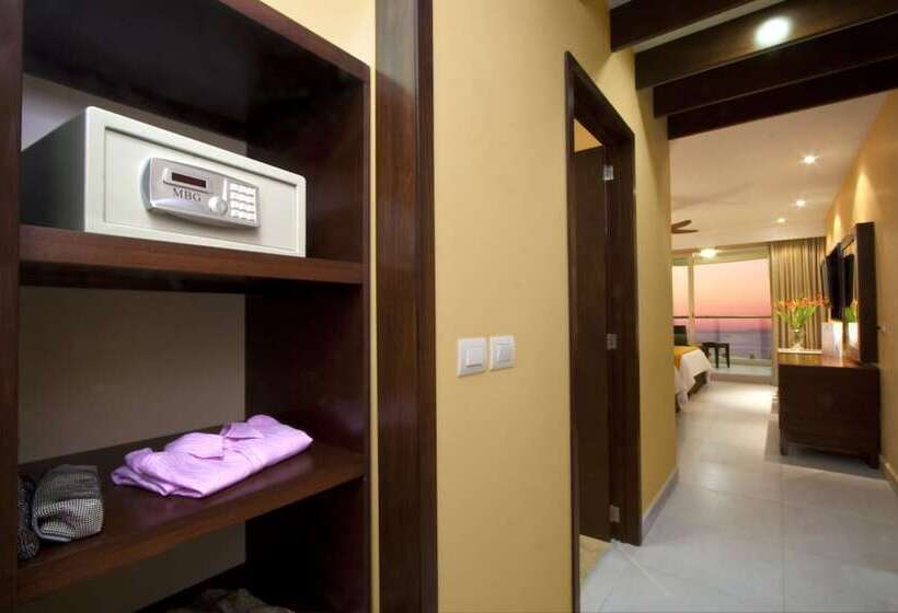 חדר דלוקס נוף לים, Sunset Plaza Beach Resort Puerto Vallarta All Inclusive