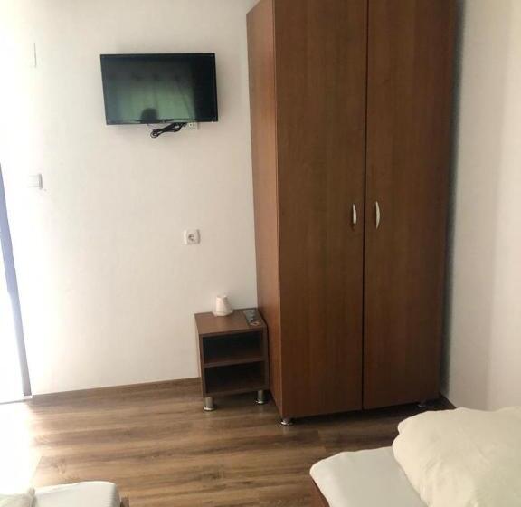 חדר בסיסי לשלושה, Pensiunea Dany