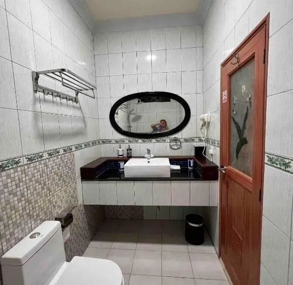 اتاق لوکس, Shark Lounge