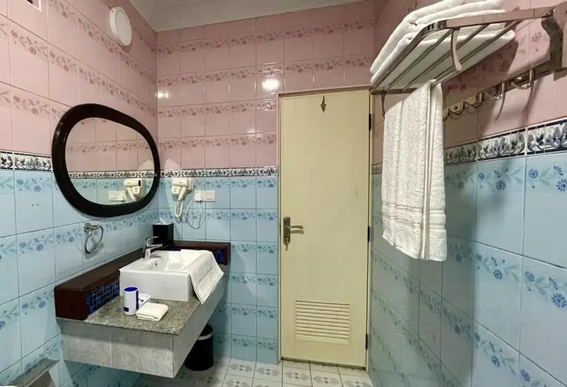 اتاق سوپریور, Shark Lounge