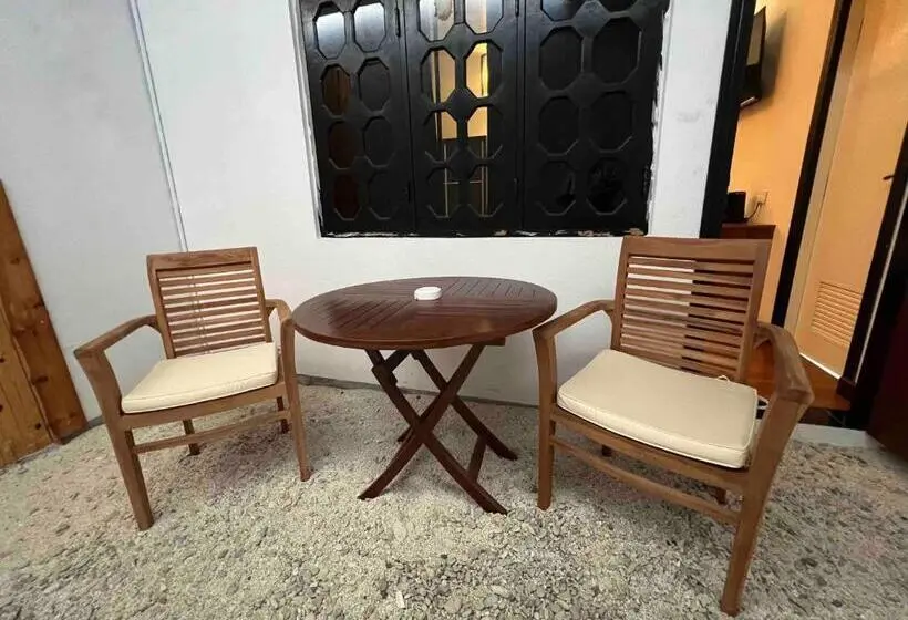 اتاق سوپریور, Shark Lounge