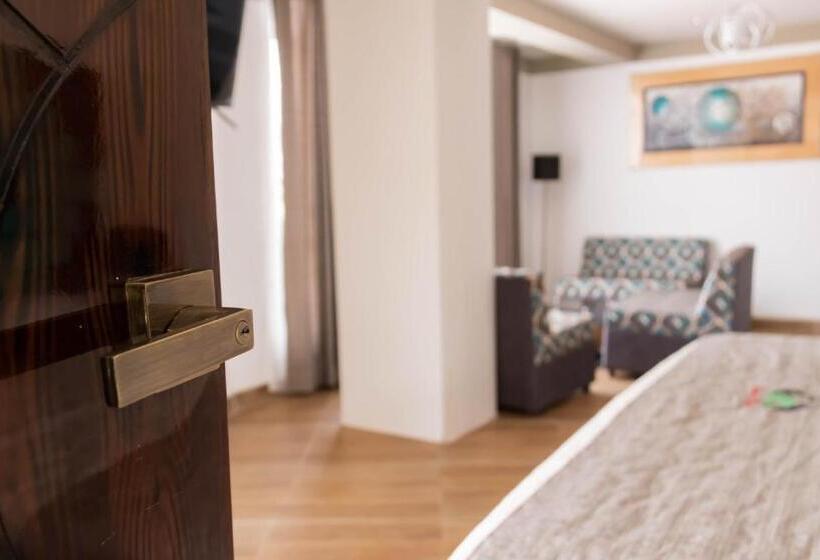 スーペリアースイート, Samay Business