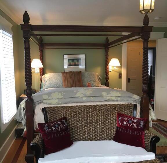 اتاق لوکس با تخت بزرگ, Burnt Toast Inn