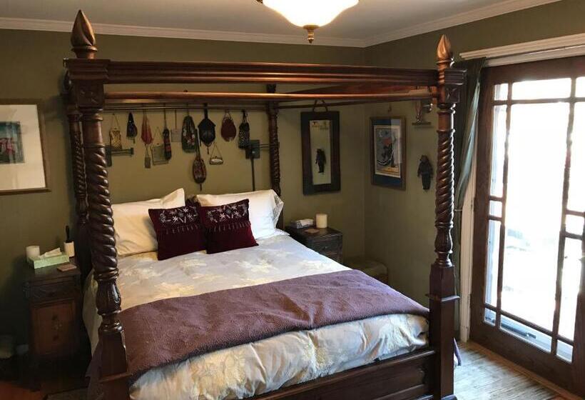 اتاق استاندارد با چشم‌انداز باغ, Burnt Toast Inn