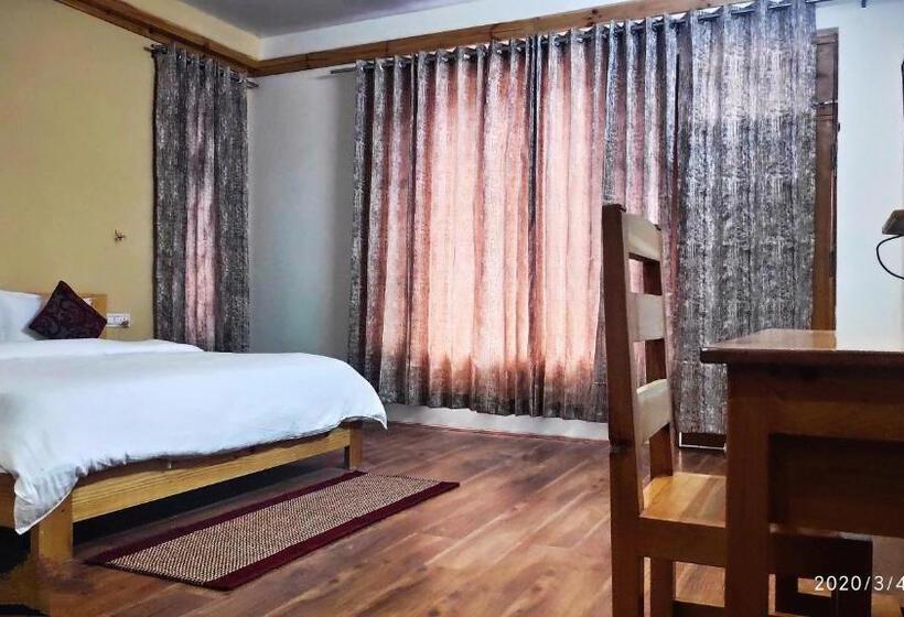 デラックスルーム, Tirthan Grand Riverside