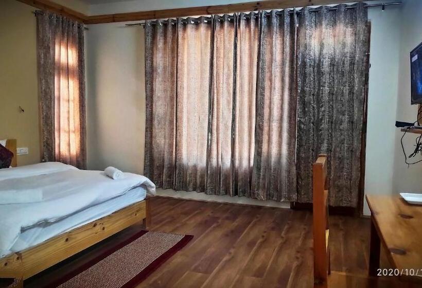 デラックスルーム, Tirthan Grand Riverside