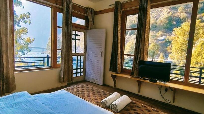 レイクビュースタンダードルーム, Tirthan Grand Riverside