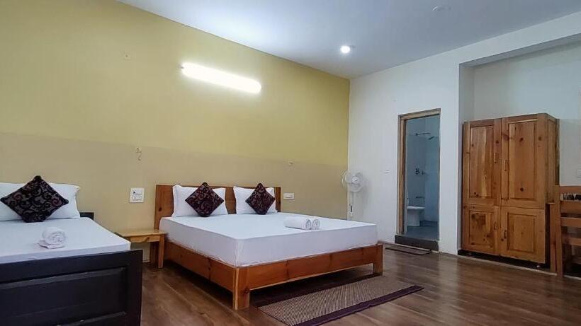 デラックストリプルルーム, Tirthan Grand Riverside