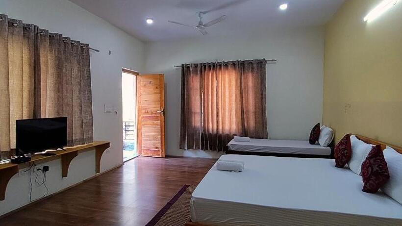 デラックストリプルルーム, Tirthan Grand Riverside