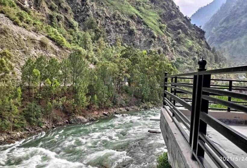 デラックストリプルルーム, Tirthan Grand Riverside