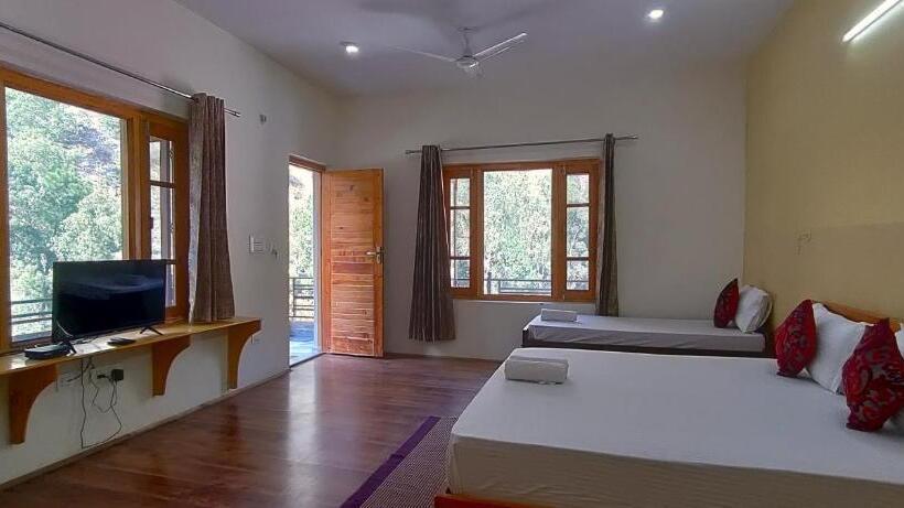 デラックストリプルルーム, Tirthan Grand Riverside