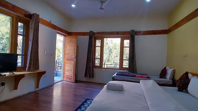 デラックストリプルルーム, Tirthan Grand Riverside