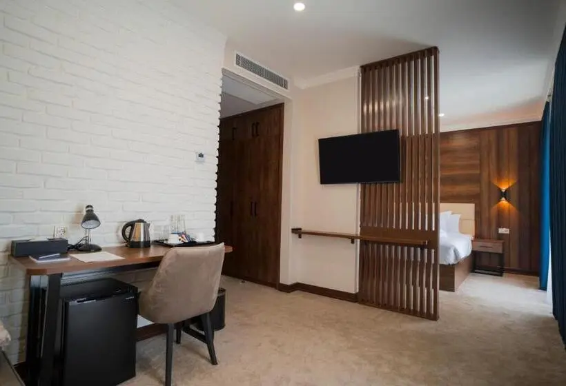 اتاق لوکس, Oscar Boutique