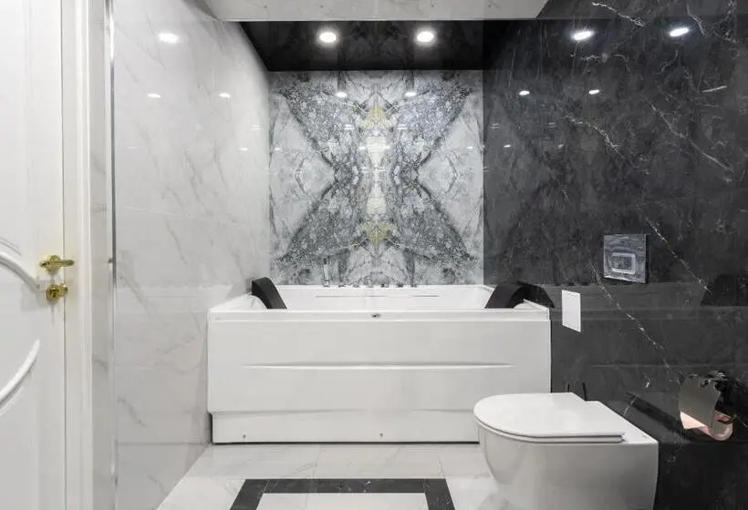 سوئیت با وان آب گرم, Oscar Boutique