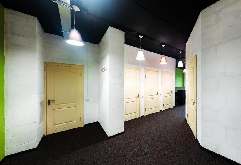 تختخواب در اتاق مشترک, Happy Hostel Kiev