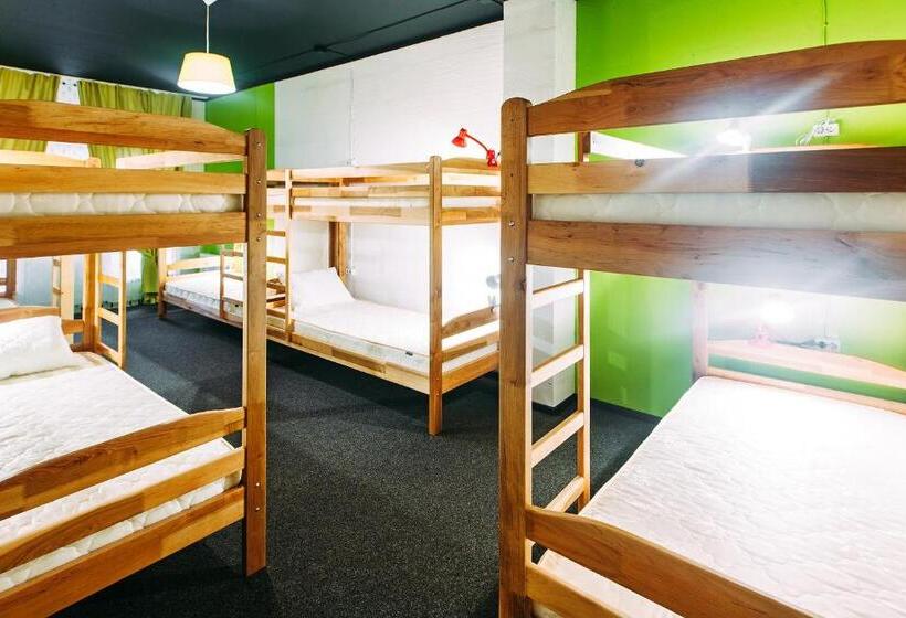 تختخواب در اتاق مشترک, Happy Hostel Kiev