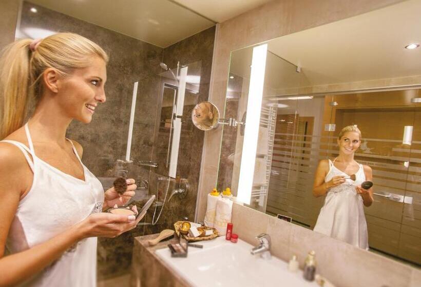 Номер Стандарт Вид на Сад, Sägerhof