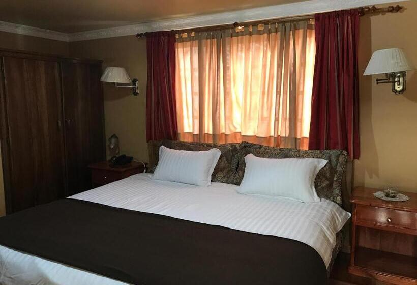 Люкс, Y Hosteria Natabuela