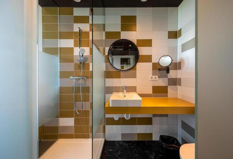 اتاق استاندارد, Mr Jigs