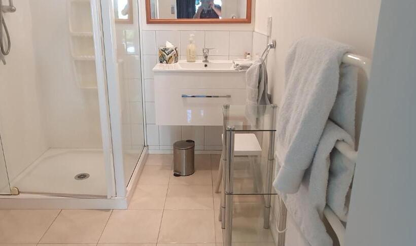 חדר סטנדרט נוף לבריכה, Ashcroft Gardens Bed & Breakfast