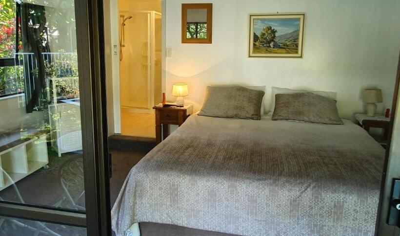 חדר סטנדרט נוף לבריכה, Ashcroft Gardens Bed & Breakfast