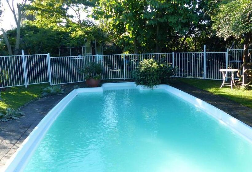 חדר סטנדרט נוף לבריכה, Ashcroft Gardens Bed & Breakfast