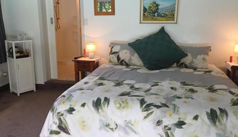 스탠다드 룸 풀장 전망, Ashcroft Gardens Bed & Breakfast