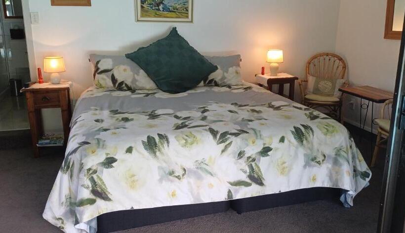 חדר סטנדרט נוף לבריכה, Ashcroft Gardens Bed & Breakfast