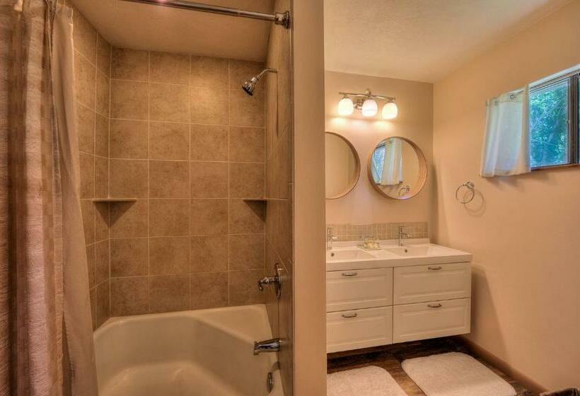 חדר סטנדרט עם מיטת קינג, Castle Valley Inn