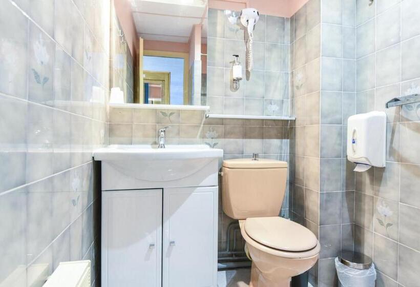 חדר סטנדרט לשלושה, Des Pyrénées