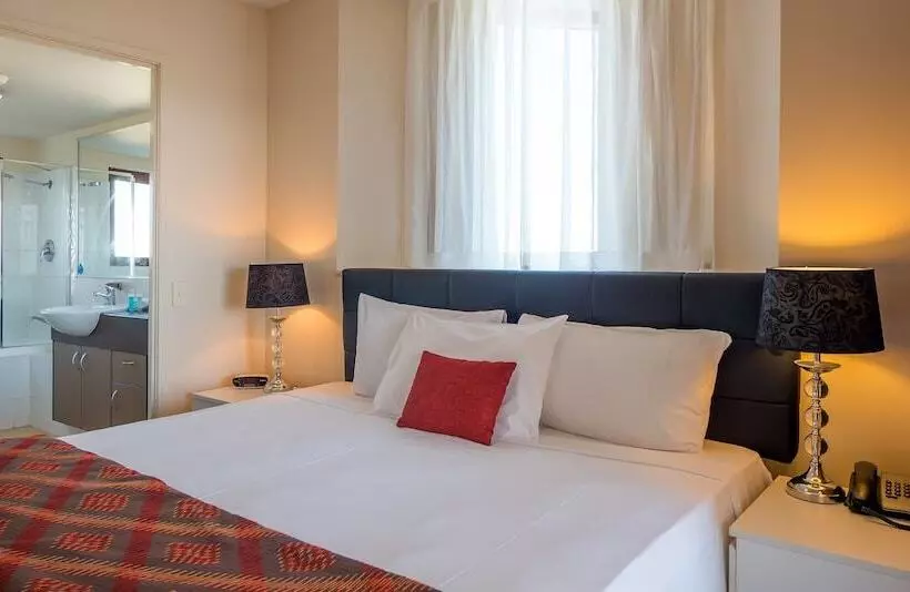 استودیوی استاندارد, Broadbeach Savannah Resort