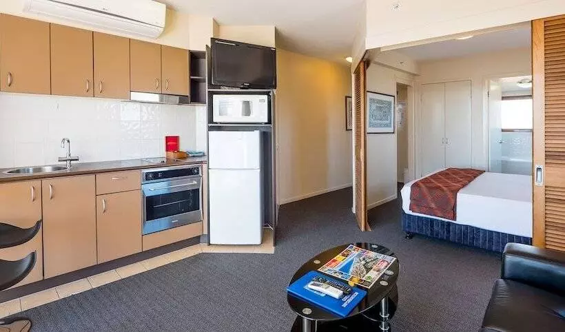 استودیوی استاندارد, Broadbeach Savannah Resort