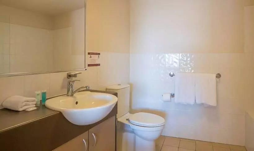 استودیوی استاندارد, Broadbeach Savannah Resort