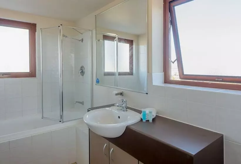 استودیوی استاندارد, Broadbeach Savannah Resort