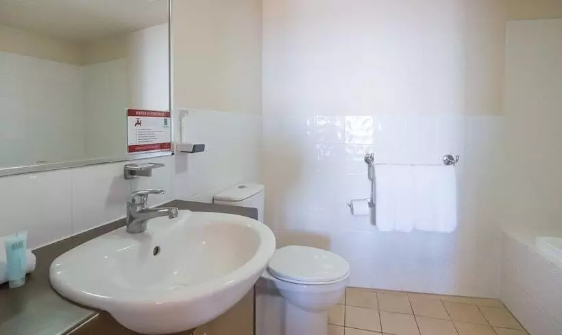 استودیوی استاندارد, Broadbeach Savannah Resort