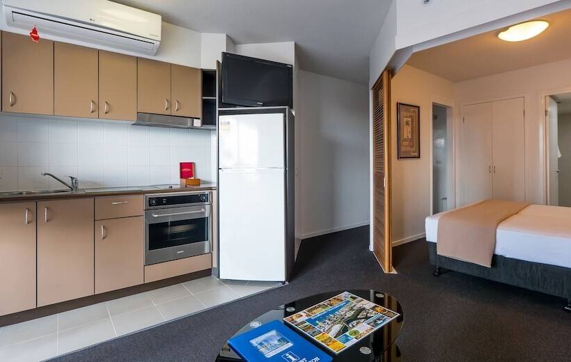 Студия Стандарт, Broadbeach Savannah Resort